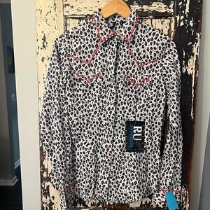 NWT RU  western Cowgirl pink detailed animal print snap button down. Size Small.